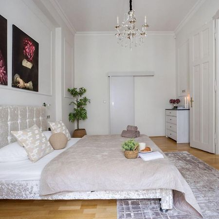 Timeless Elegant Apartment By Opera House Budapeszt Zewnętrze zdjęcie